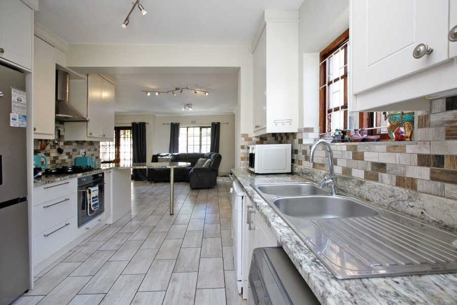 5 Bedroom Property for Sale in Claremont Western Cape